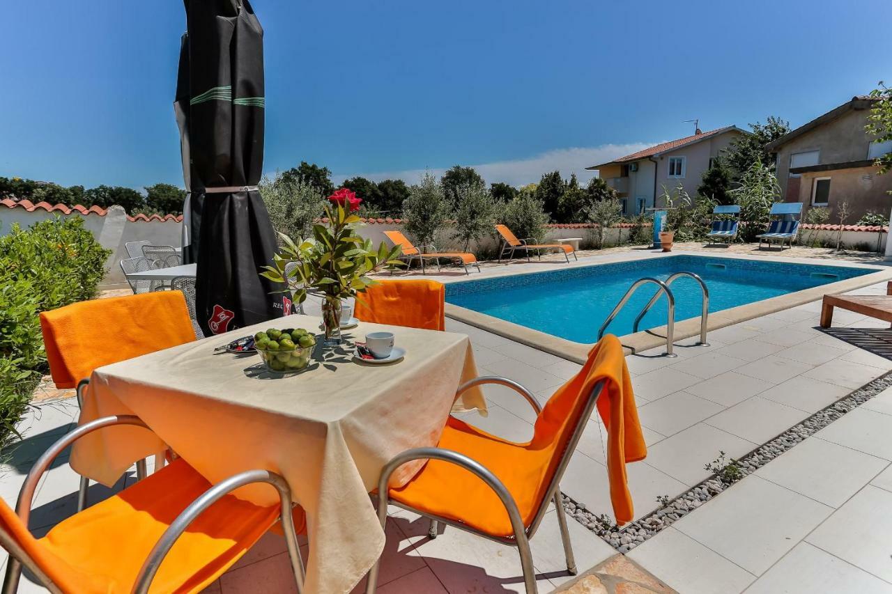 Apartments Dora Victoria Dream Медулин Экстерьер фото