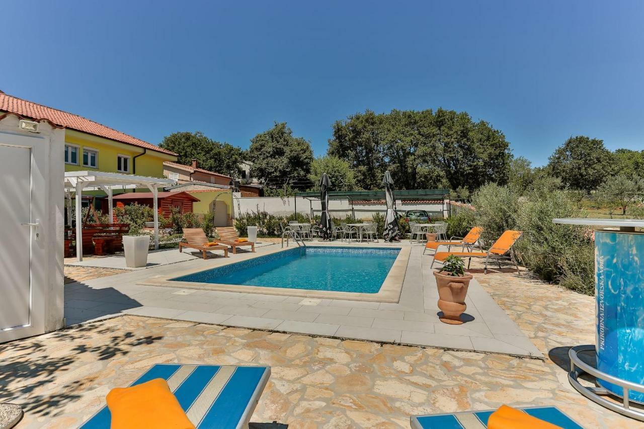 Apartments Dora Victoria Dream Медулин Экстерьер фото