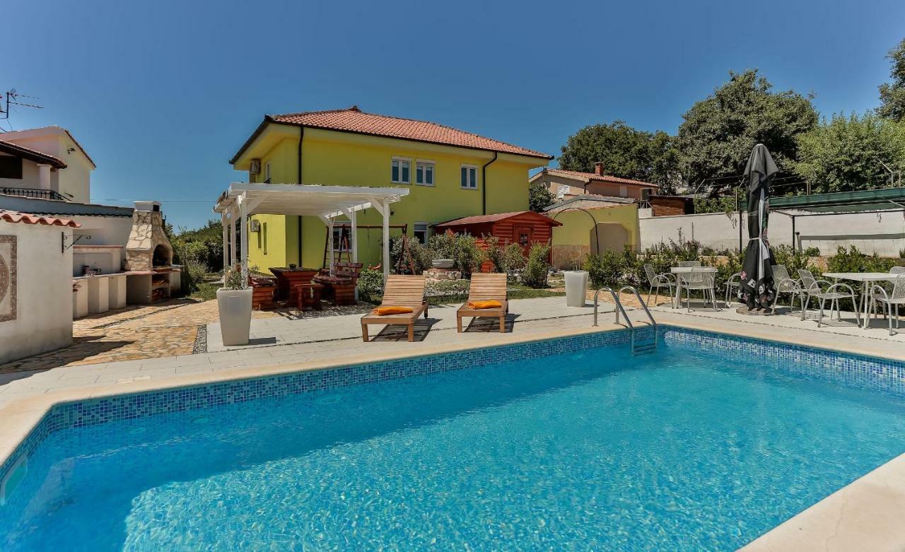 Apartments Dora Victoria Dream Медулин Экстерьер фото