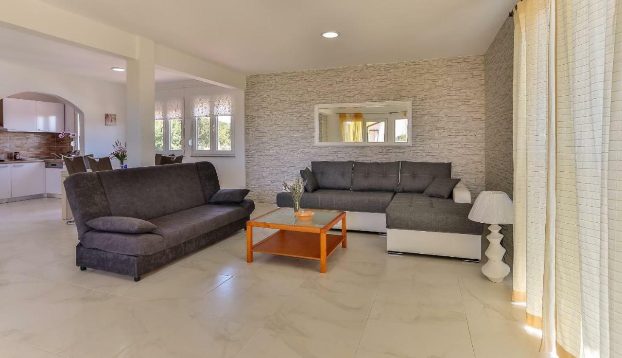 Apartments Dora Victoria Dream Медулин Экстерьер фото