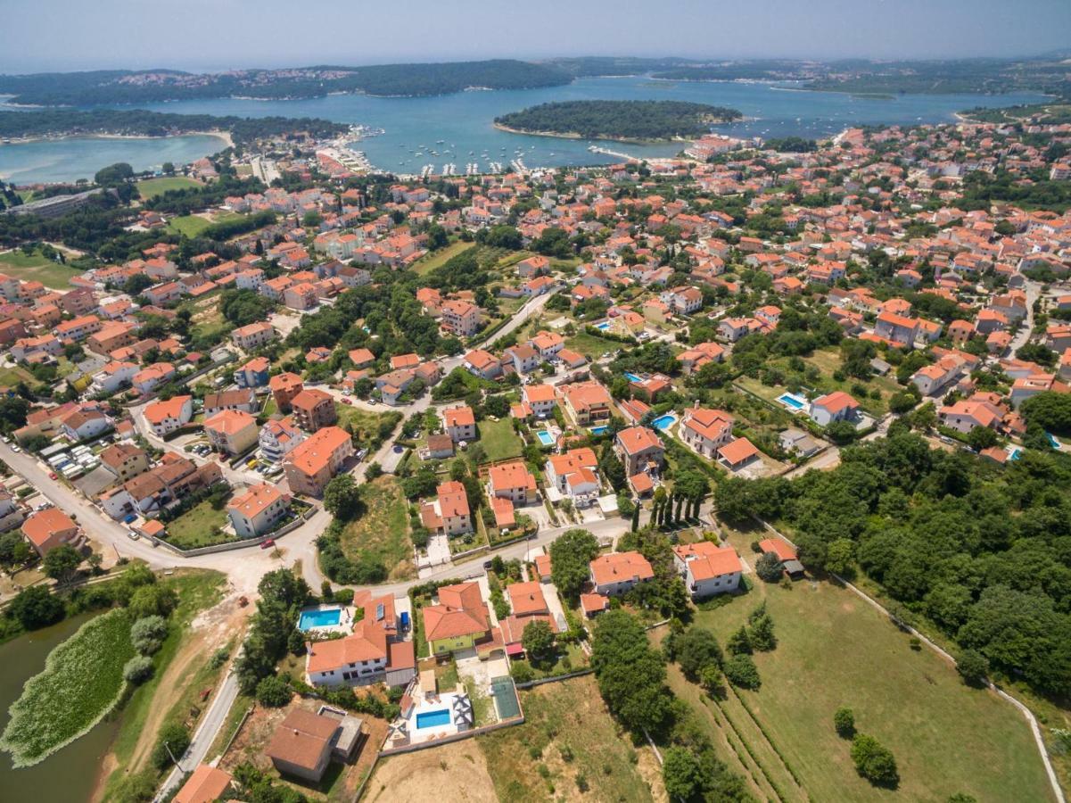 Apartments Dora Victoria Dream Медулин Экстерьер фото