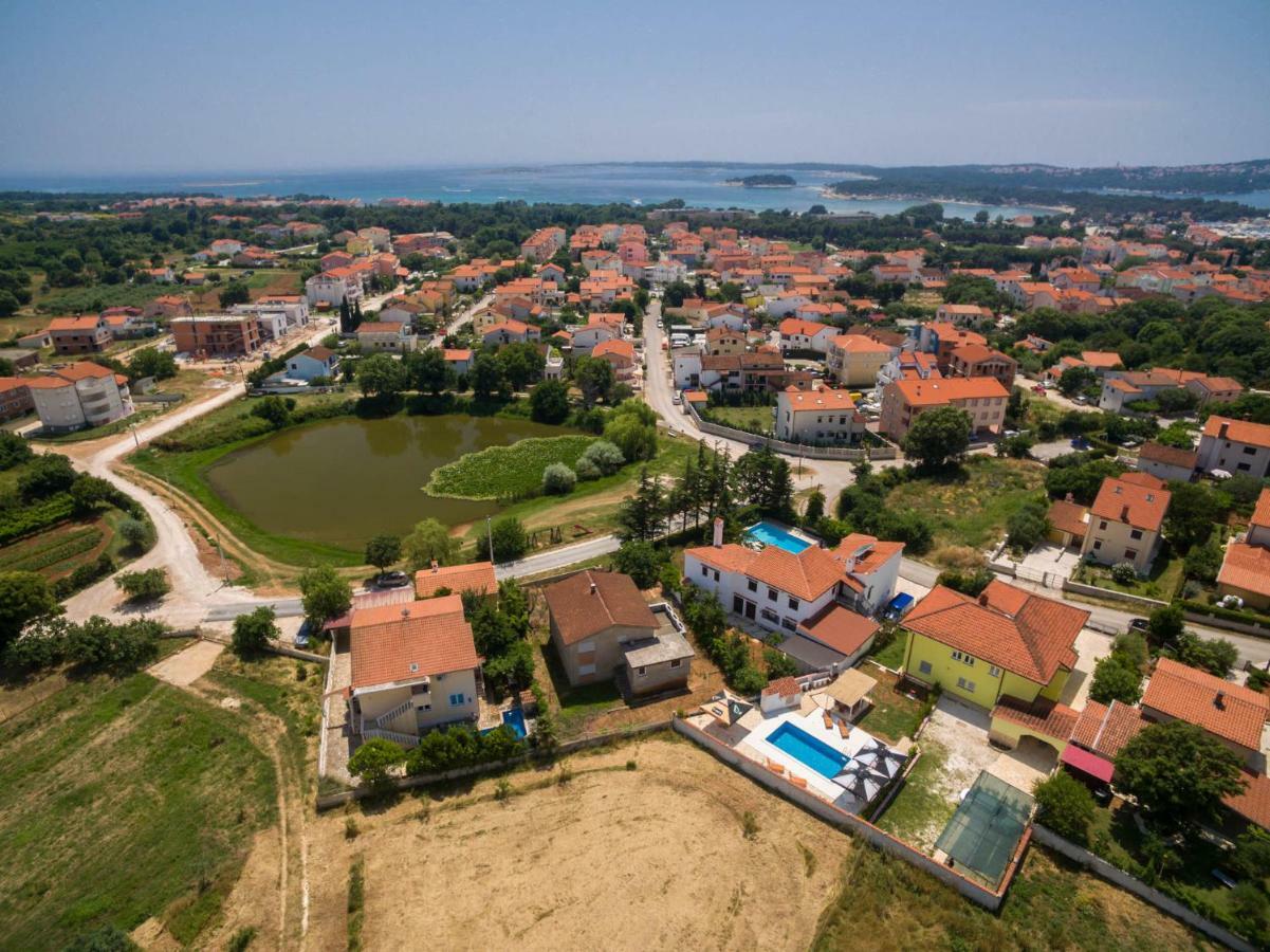 Apartments Dora Victoria Dream Медулин Экстерьер фото