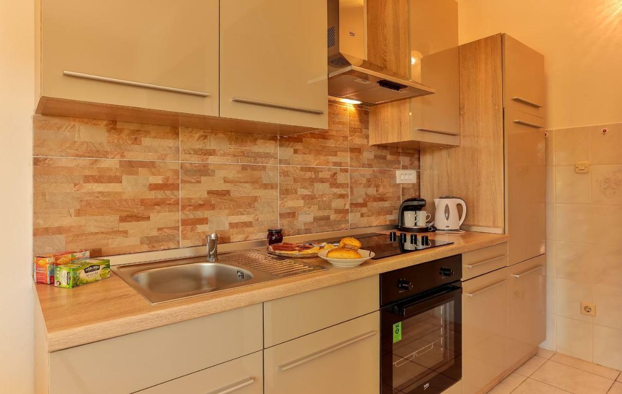 Apartments Dora Victoria Dream Медулин Экстерьер фото