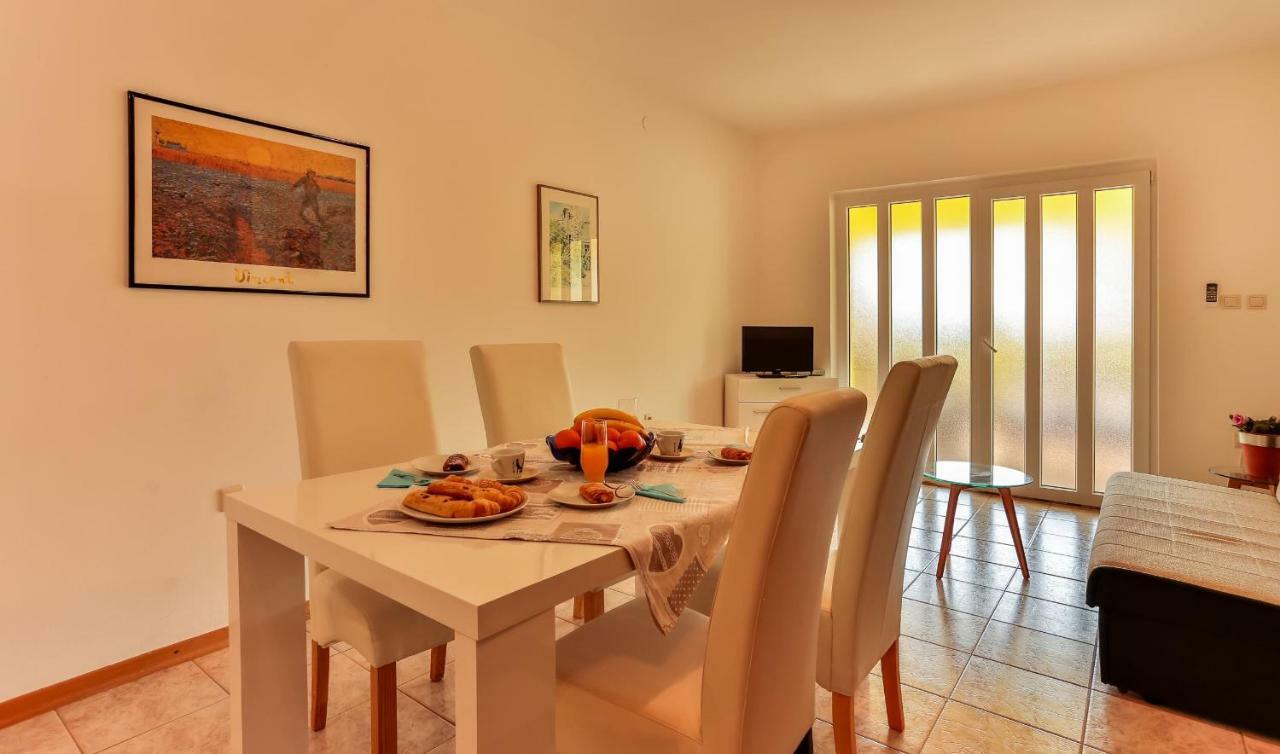 Apartments Dora Victoria Dream Медулин Экстерьер фото