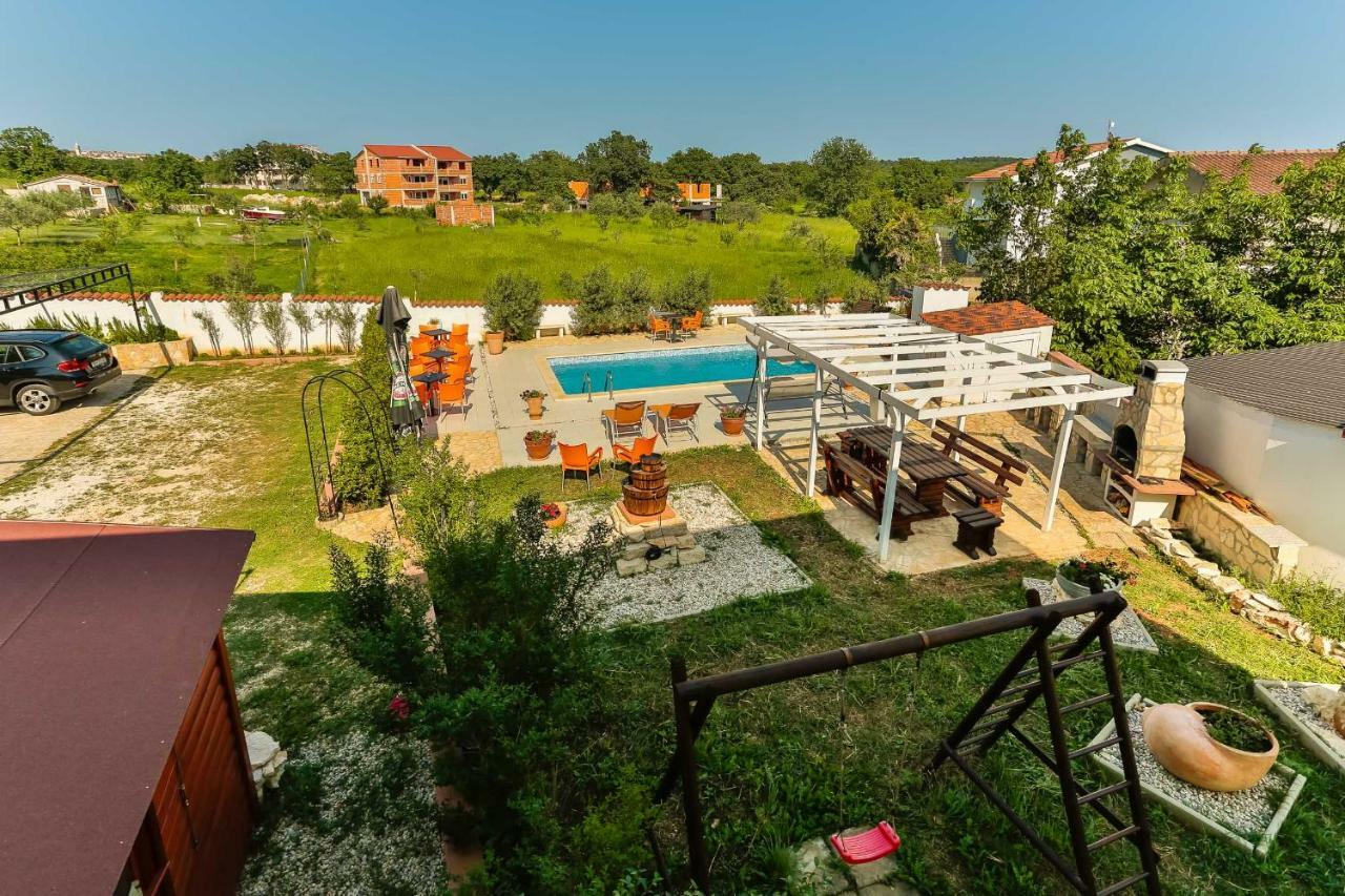 Apartments Dora Victoria Dream Медулин Экстерьер фото