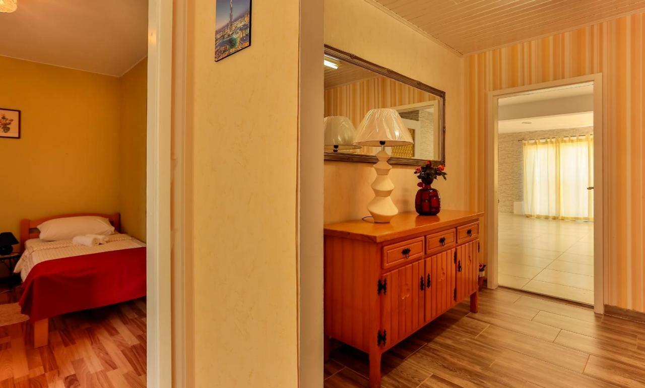 Apartments Dora Victoria Dream Медулин Экстерьер фото