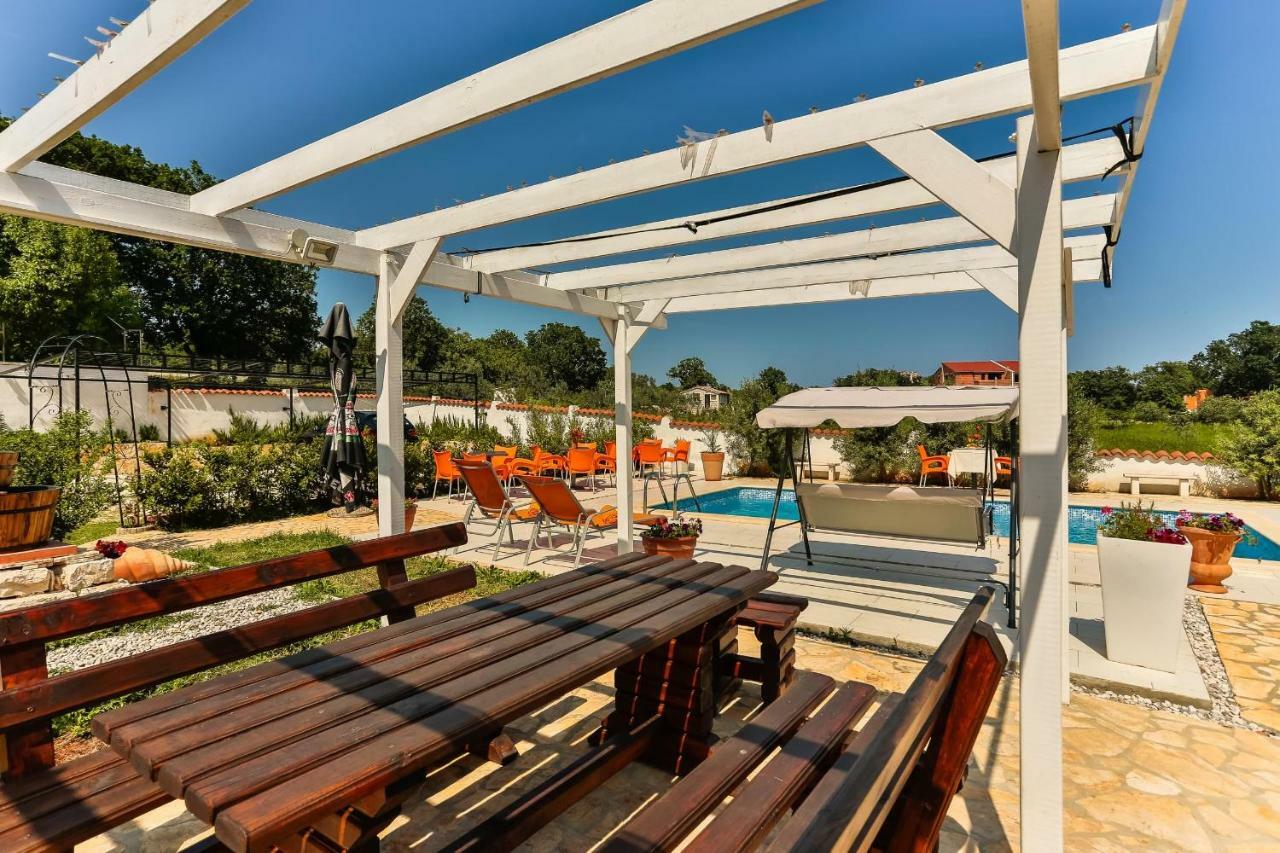 Apartments Dora Victoria Dream Медулин Экстерьер фото