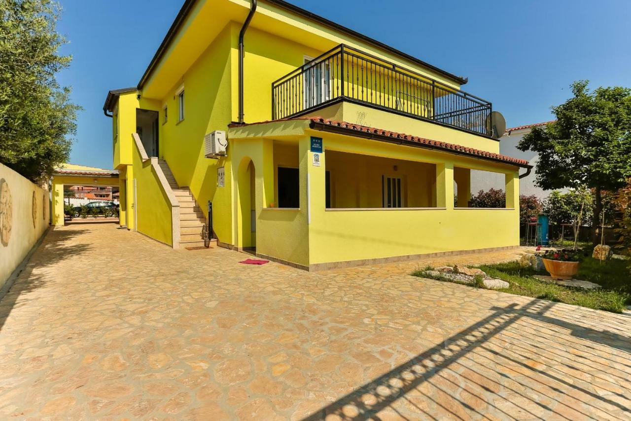 Apartments Dora Victoria Dream Медулин Экстерьер фото