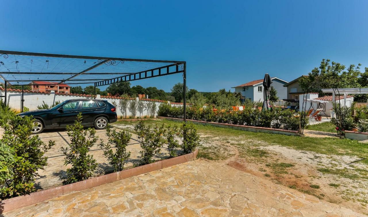 Apartments Dora Victoria Dream Медулин Экстерьер фото