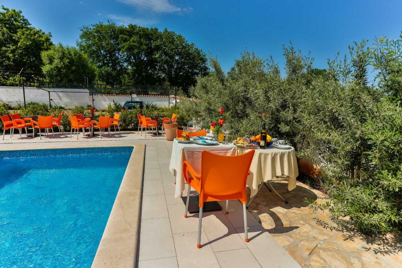 Apartments Dora Victoria Dream Медулин Экстерьер фото
