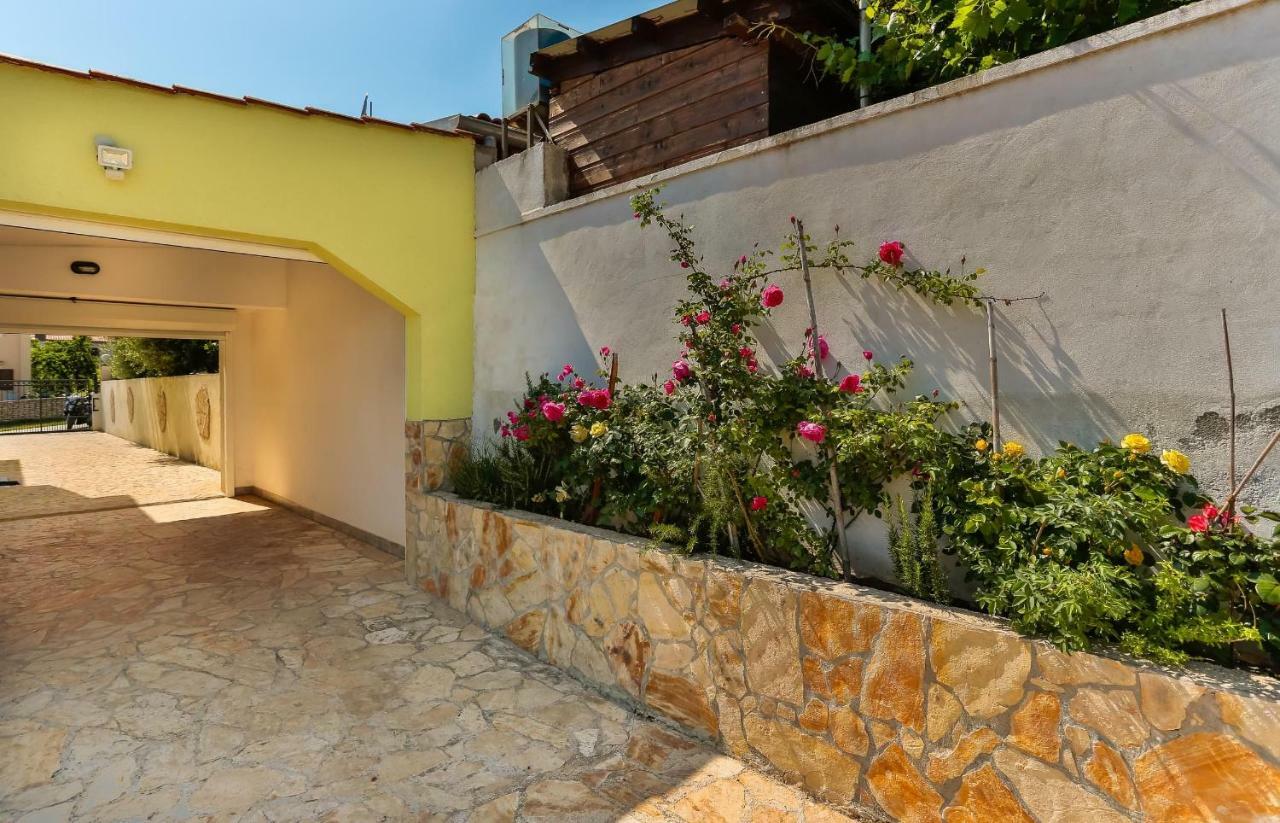 Apartments Dora Victoria Dream Медулин Экстерьер фото