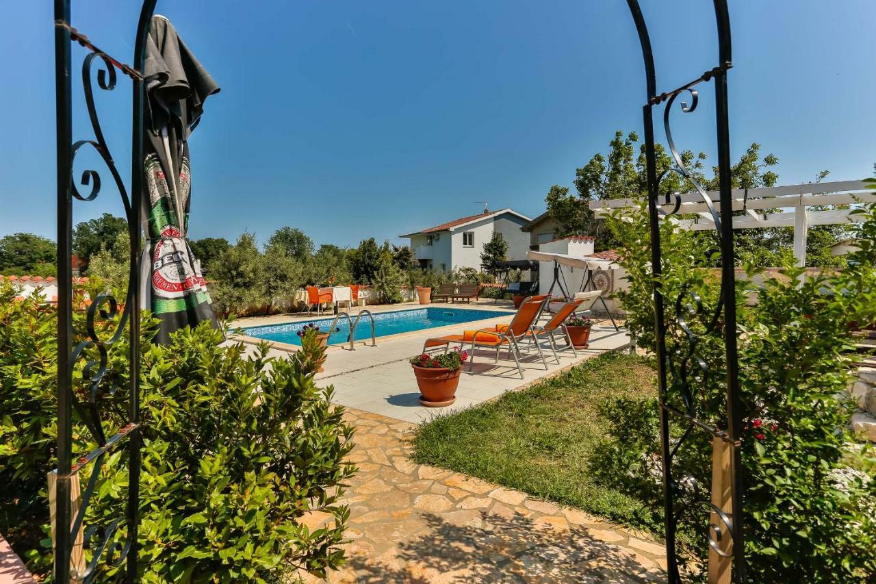 Apartments Dora Victoria Dream Медулин Экстерьер фото