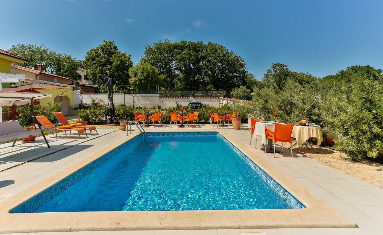 Apartments Dora Victoria Dream Медулин Экстерьер фото