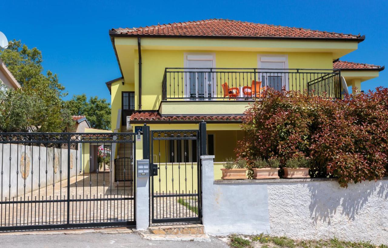 Apartments Dora Victoria Dream Медулин Экстерьер фото