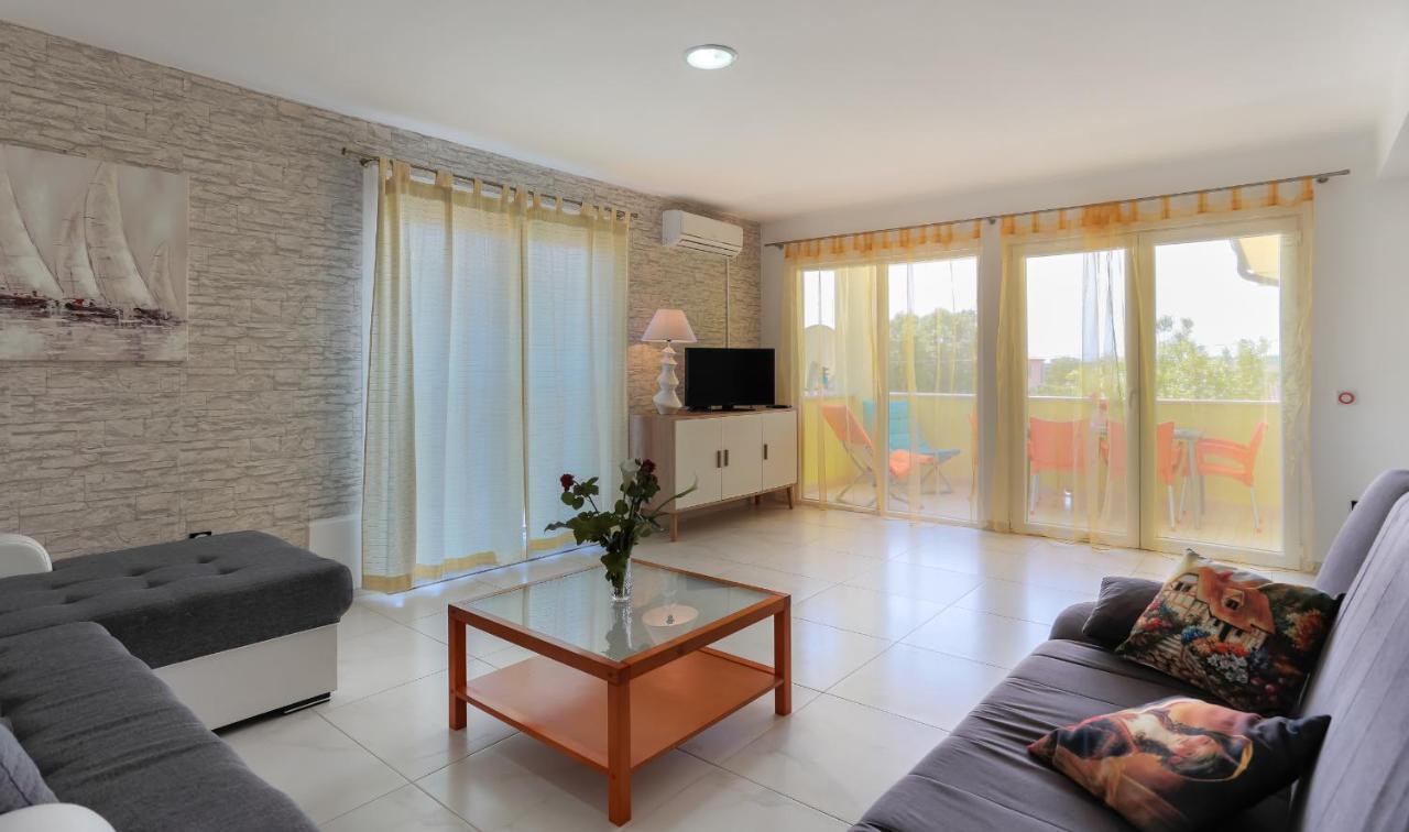 Apartments Dora Victoria Dream Медулин Экстерьер фото