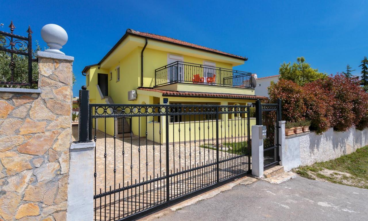 Apartments Dora Victoria Dream Медулин Экстерьер фото